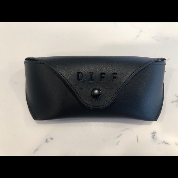 DIFF Sunglasses - Picture 3 of 4